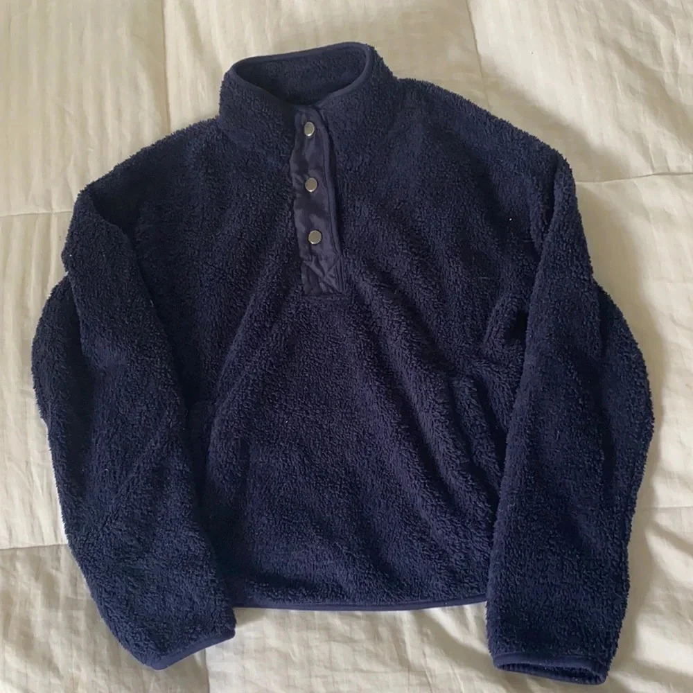 Wallflower navy blue fleece pullover size medium